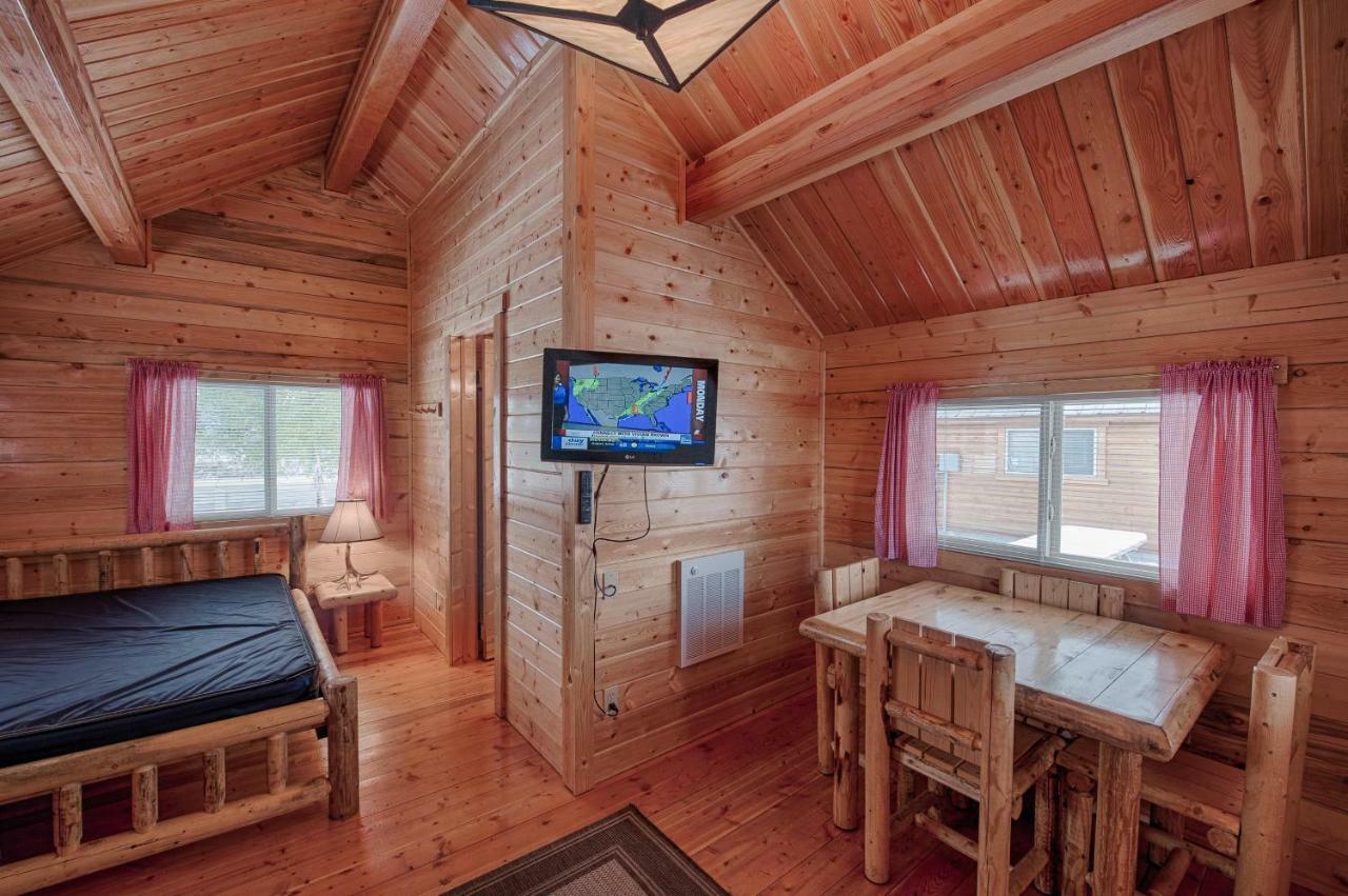 Villa Yellowstone Grizzly Rv Park And Cabins à West Yellowstone Extérieur photo