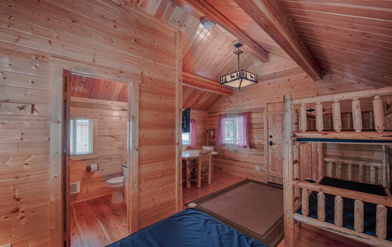 Villa Yellowstone Grizzly Rv Park And Cabins à West Yellowstone Extérieur photo